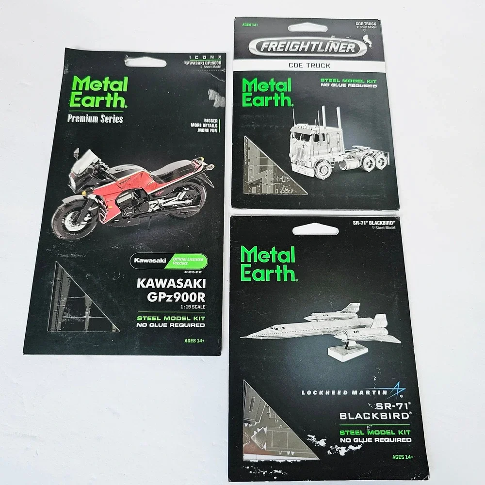 Metal‎ Earth 3D Steel Model Kit Lot of 3 Kawasaki Freightliner SR-71 Blackbird